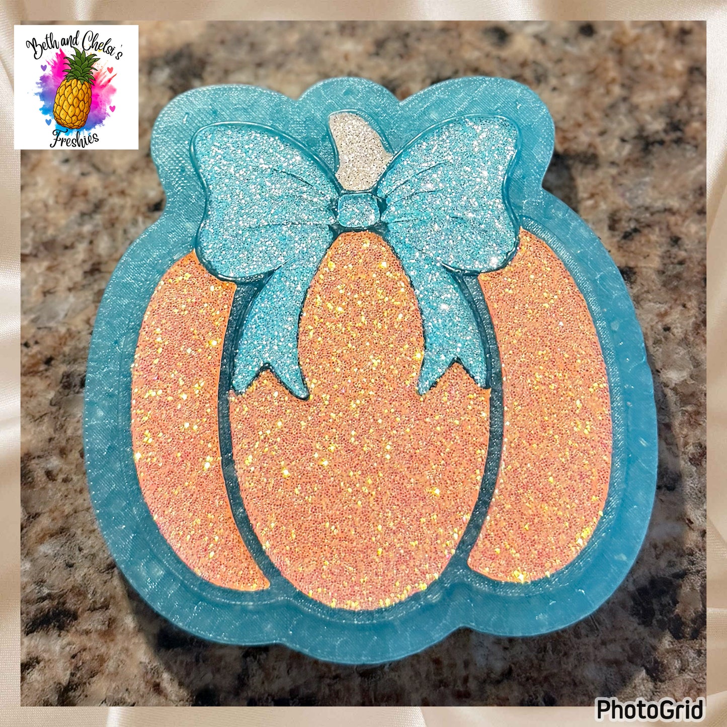 Pumpkin with Raised Bow Silicone Mold